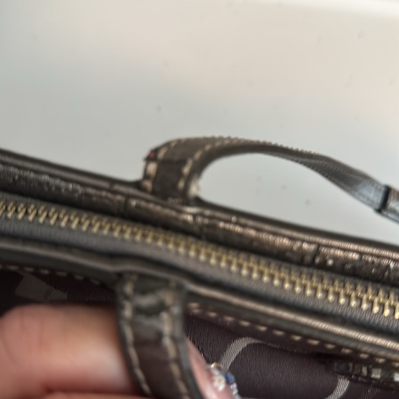 Coach East west signature logo metallic stripe tote - Picture 7 of 7